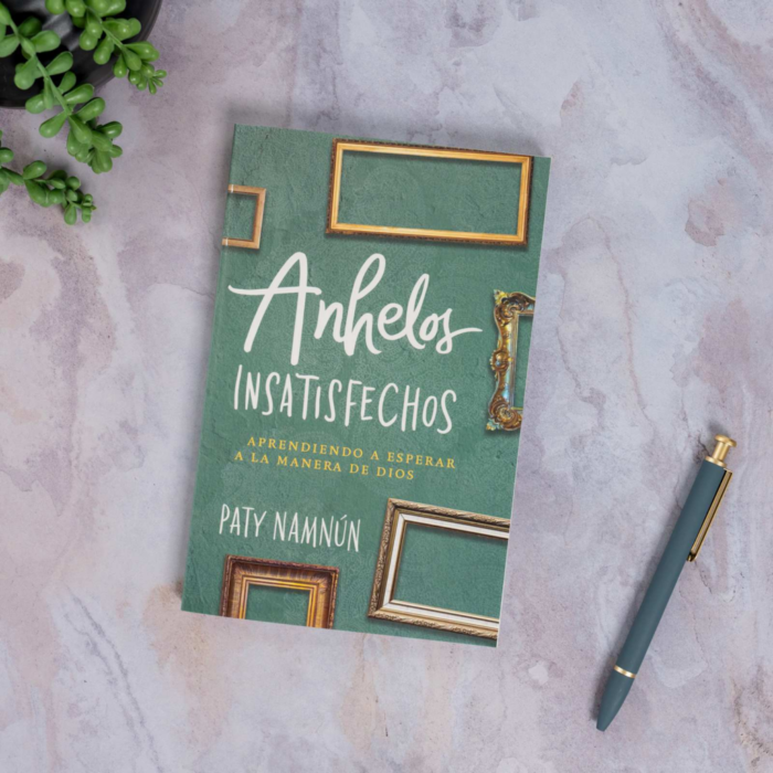 Anhelos insatisfechos – Patricia Namnún